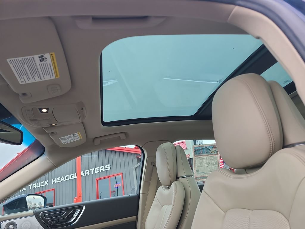 Used 2017 Lincoln Continental Reserve w/ Luxury Package image 25