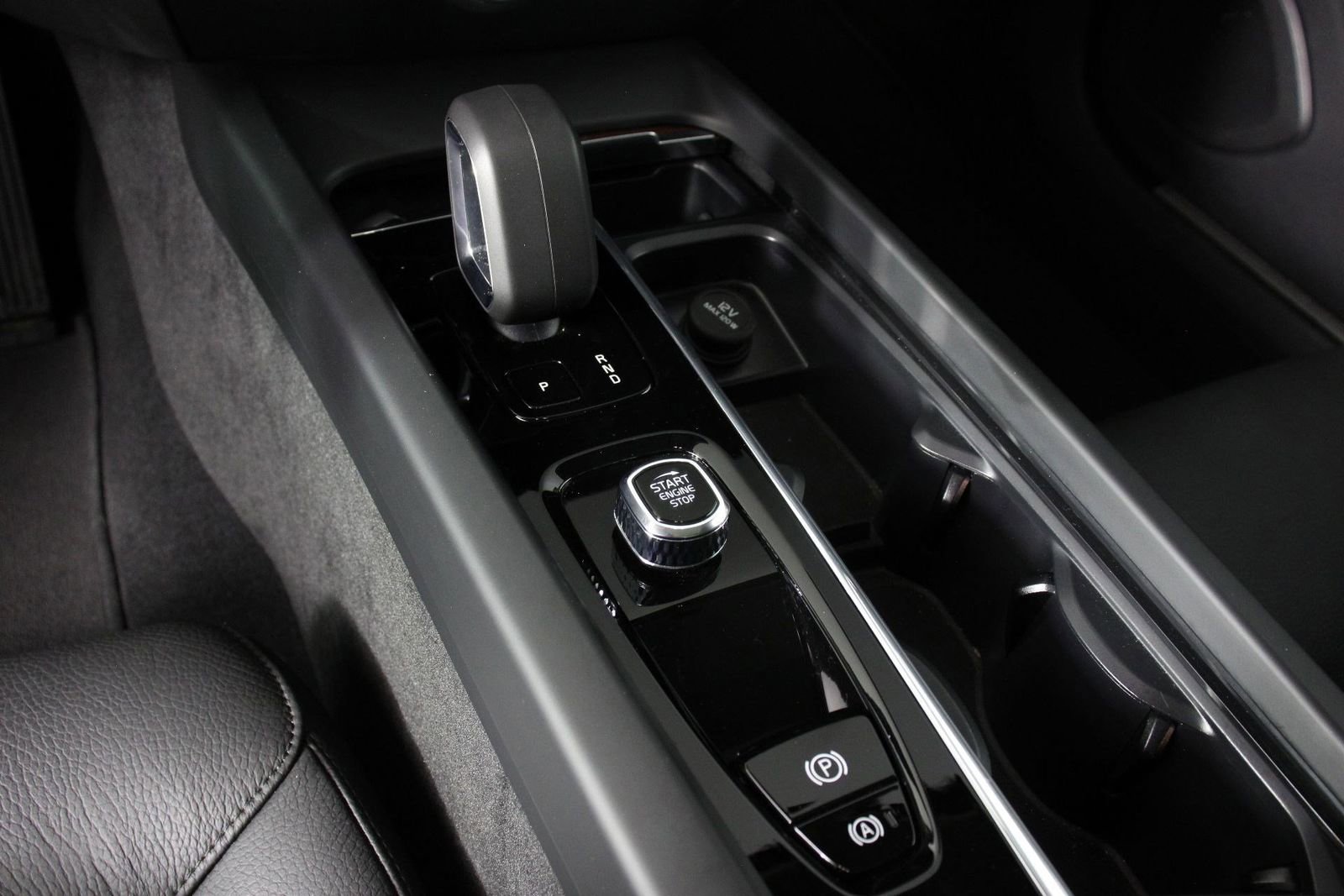 Certified 2025 Volvo V60 B5 Cross Country Plus image 15