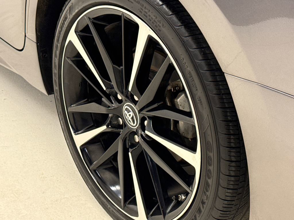 Used 2019 Toyota Camry XSE image 11