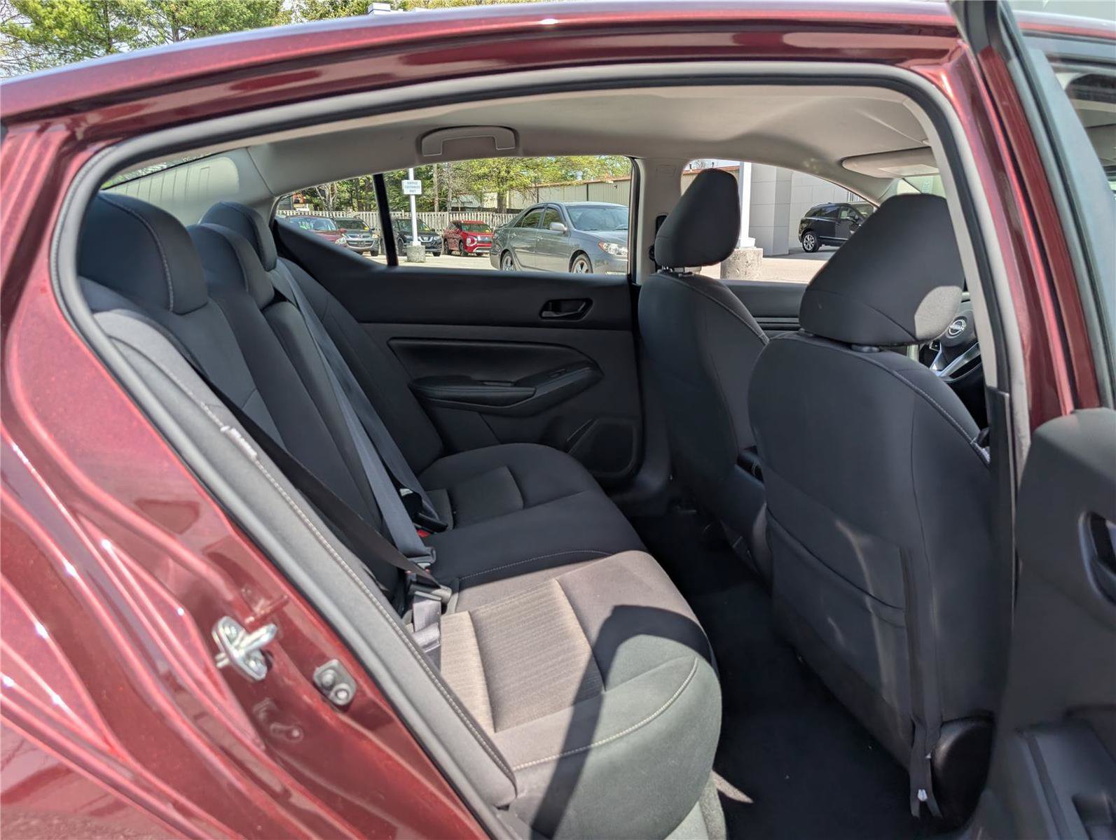 Used 2024 Nissan Altima 2.5 SV FWD image 12