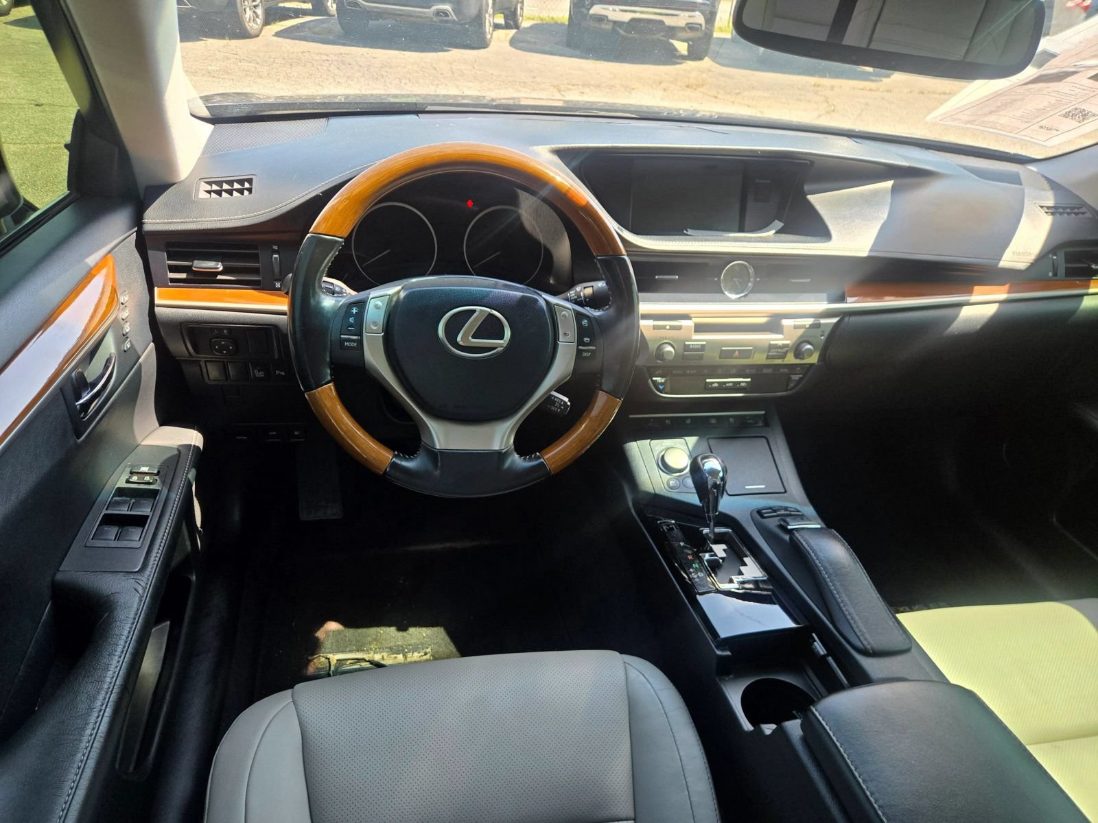Used 2014 Lexus ES 300h w/ Luxury Package w/Bamboo Trim FWD image 5