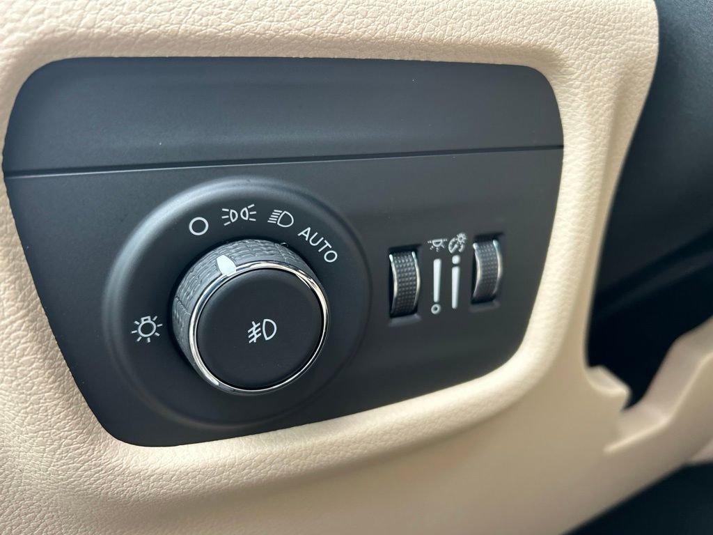 New 2026 Jeep Grand Cherokee Limited image 14