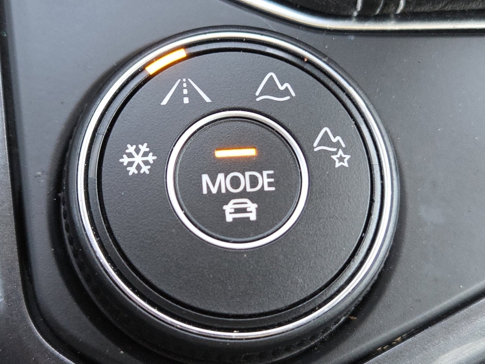 Used 2023 Volkswagen Tiguan SE AWD/4WD image 9