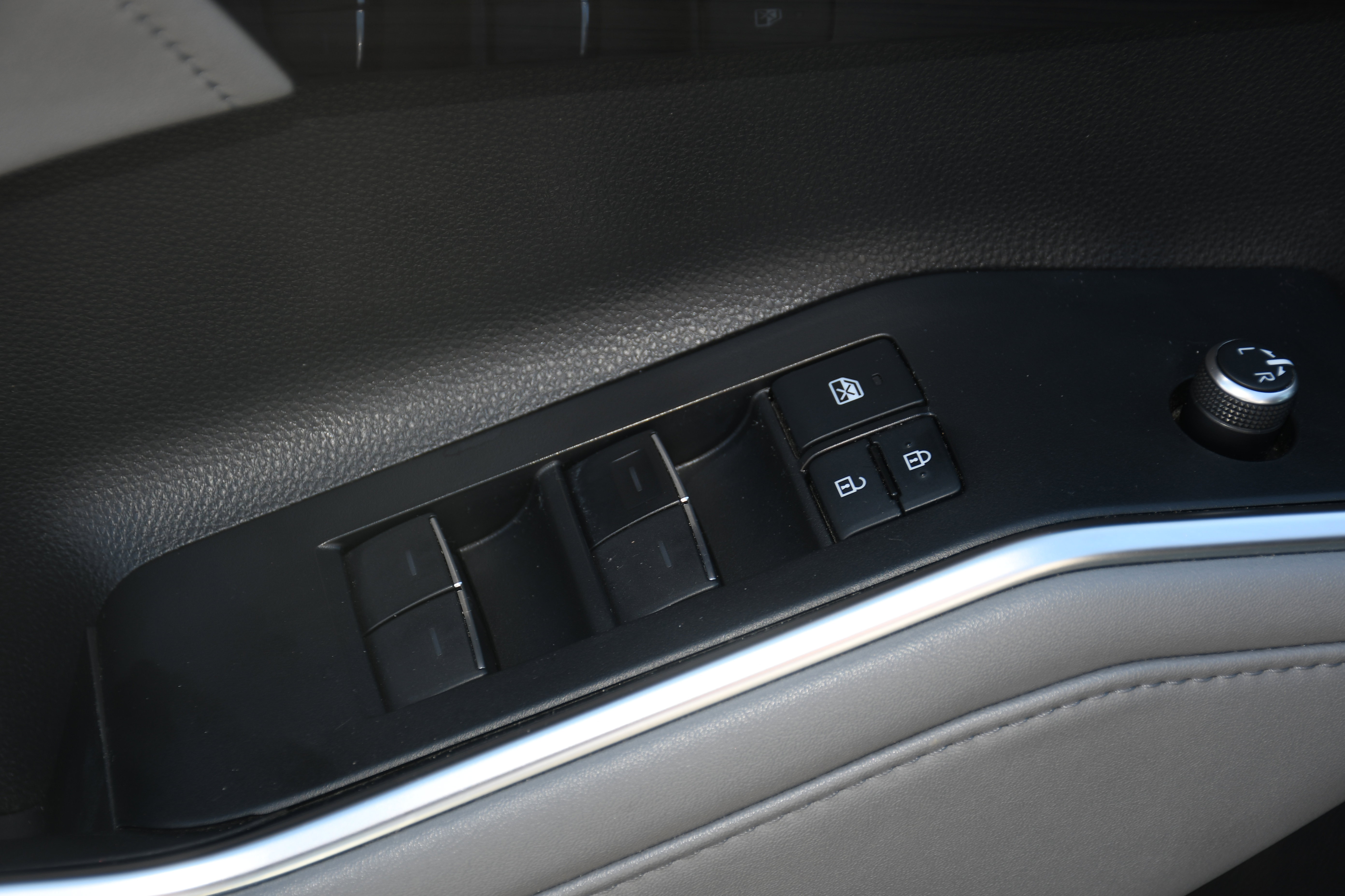 Used 2021 Toyota Highlander Platinum image 11