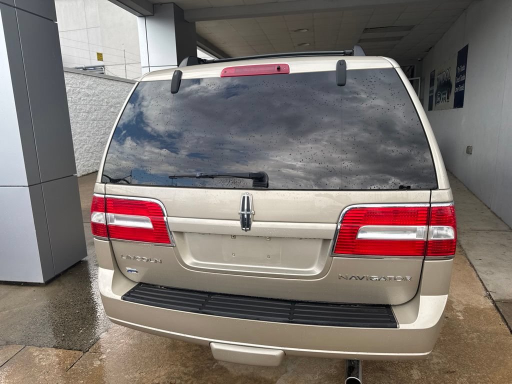 Used 2008 Lincoln Navigator 2WD image 6
