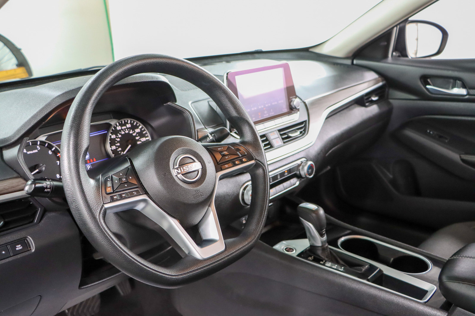 Used 2024 Nissan Altima 2.5 SV FWD image 22