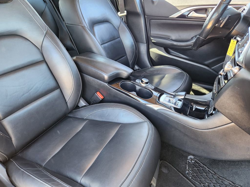 Used 2017 INFINITI QX30 Premium w/ Technology Package image 14