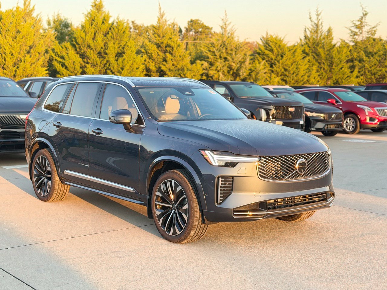 New 2026 Volvo XC90 B5 Plus w/ Protection Package Premier AWD/4WD image 3