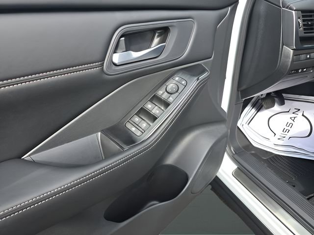 New 2026 Nissan Rogue SV FWD image 12