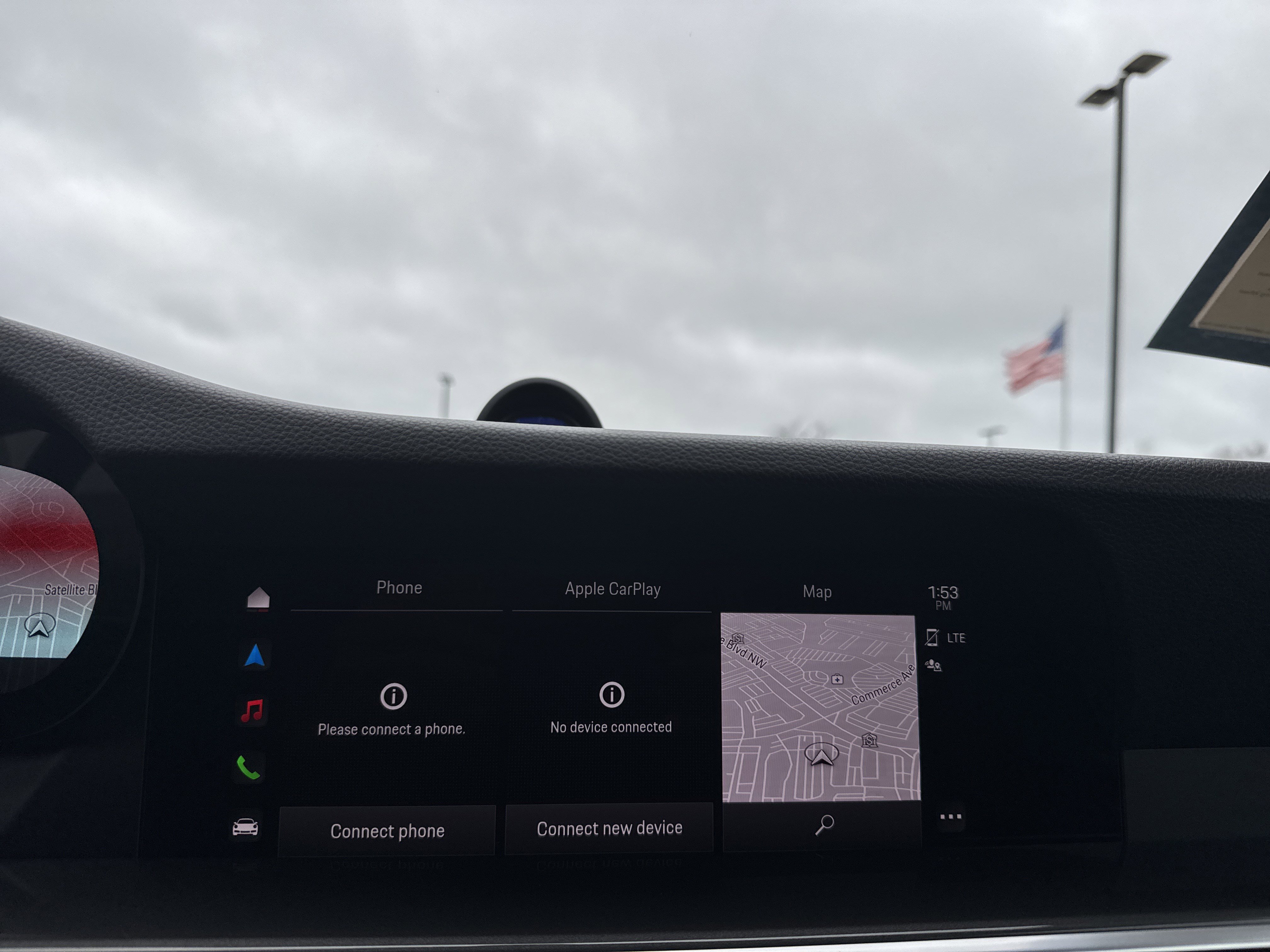 Used 2024 Porsche 911 Carrera w/ Premium Package image 23