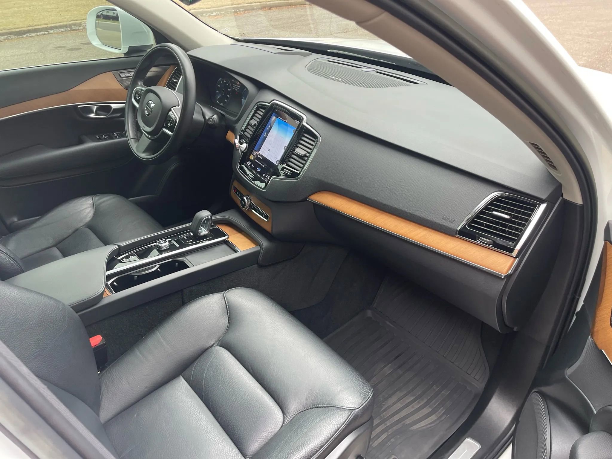 Used 2022 Volvo XC90 T8 Inscription Expression w/ Advanced Package image 14