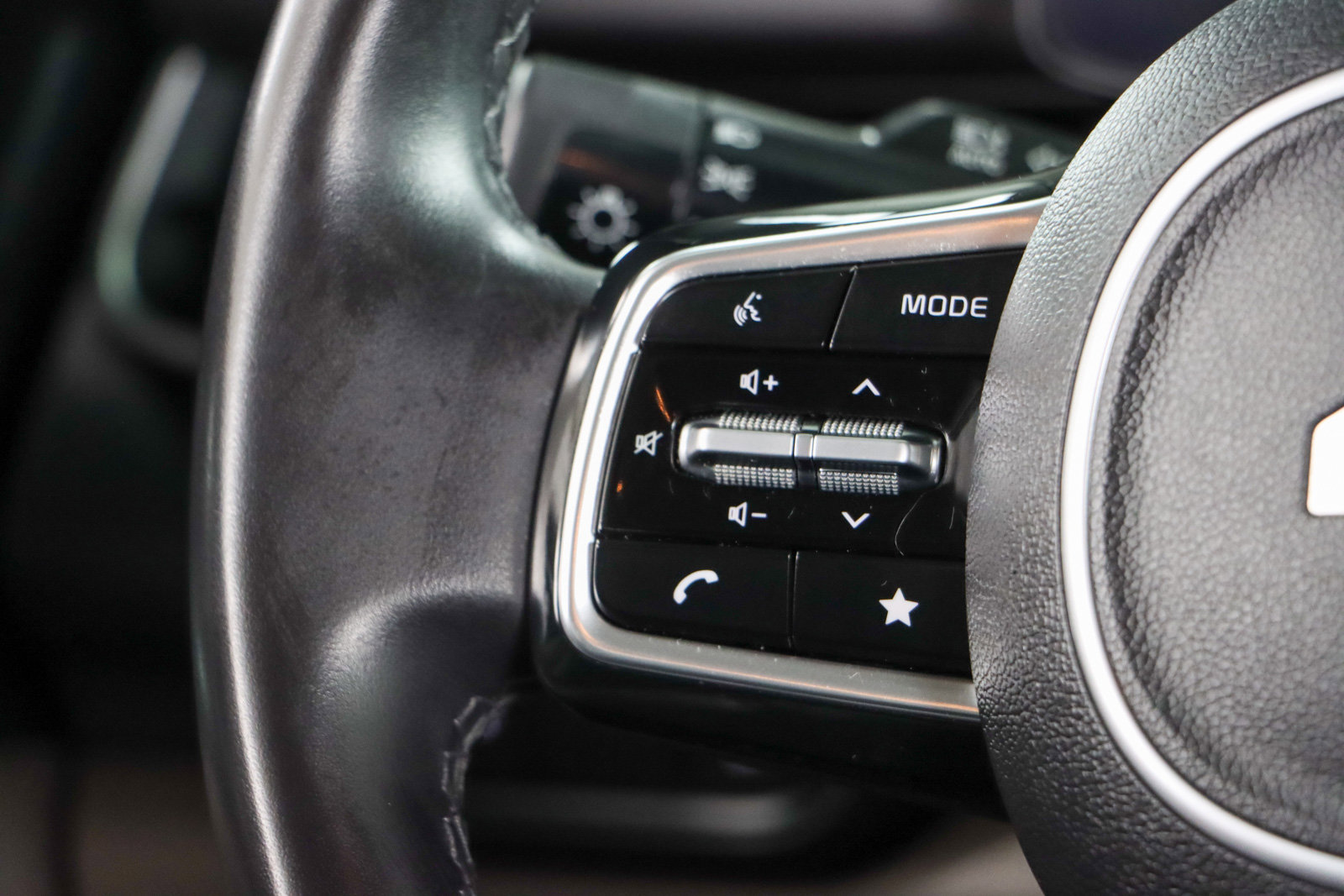 Used 2025 Kia Carnival image 13