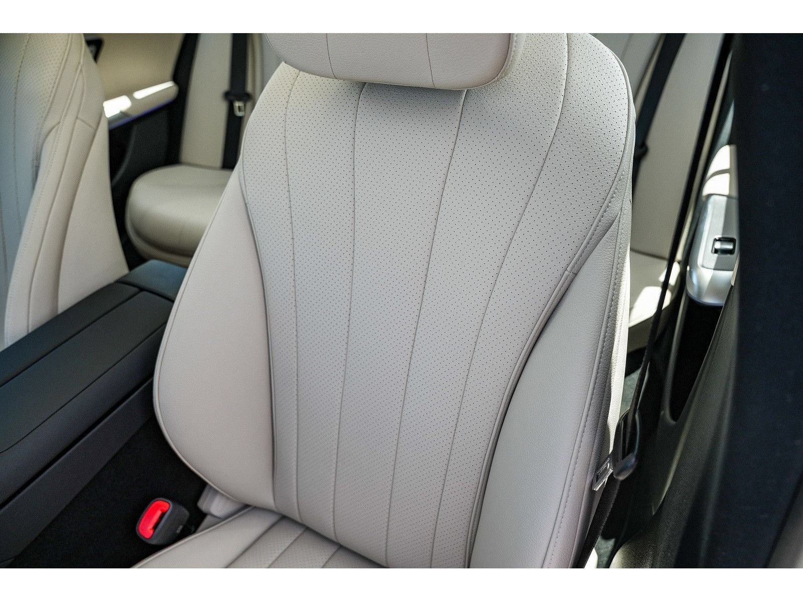 New 2026 Mercedes-Benz E 450 4MATIC Sedan image 24