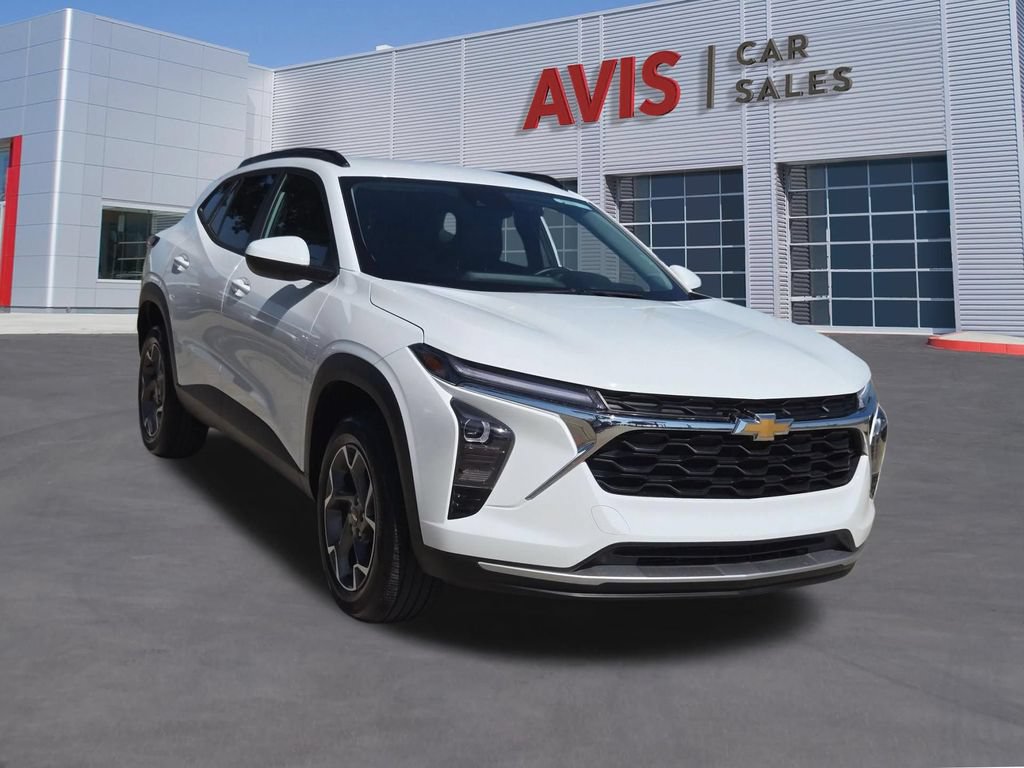 Used 2025 Chevrolet Trax LT w/ LT Convenience Package FWD image 9