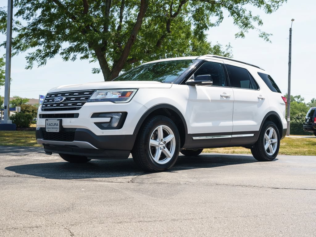 Used 2016 Ford Explorer XLT w/ Equipment Group 202A AWD/4WD image 5