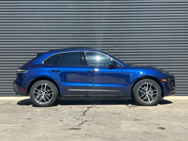 Certified 2025 Porsche Macan image 8