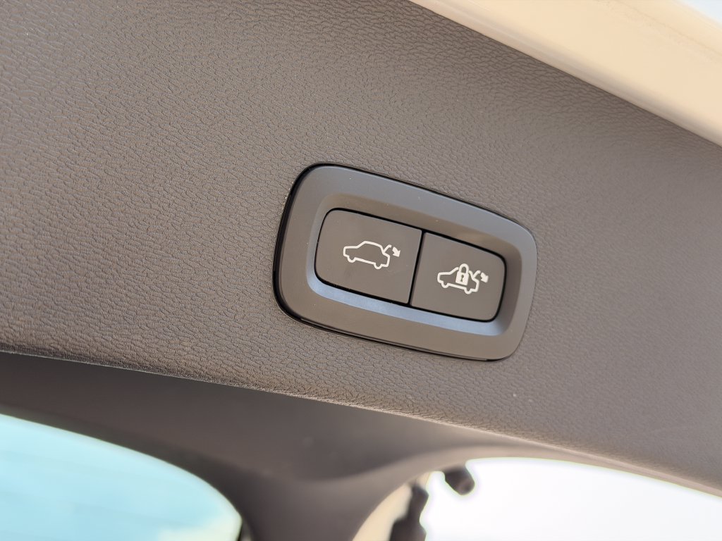 Certified 2023 Volvo C40 Recharge Core w/ Climate Package AWD/4WD image 30