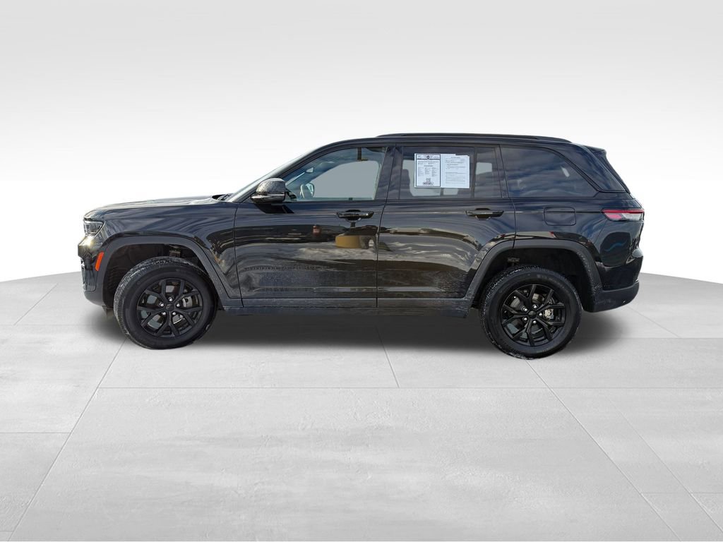 Used 2024 Jeep Grand Cherokee Altitude image 4