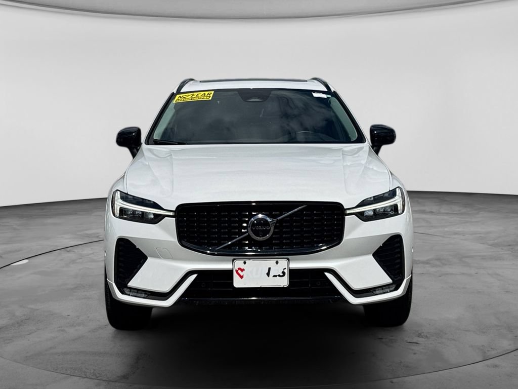 Used 2025 Volvo XC60 B5 Plus AWD/4WD image 2