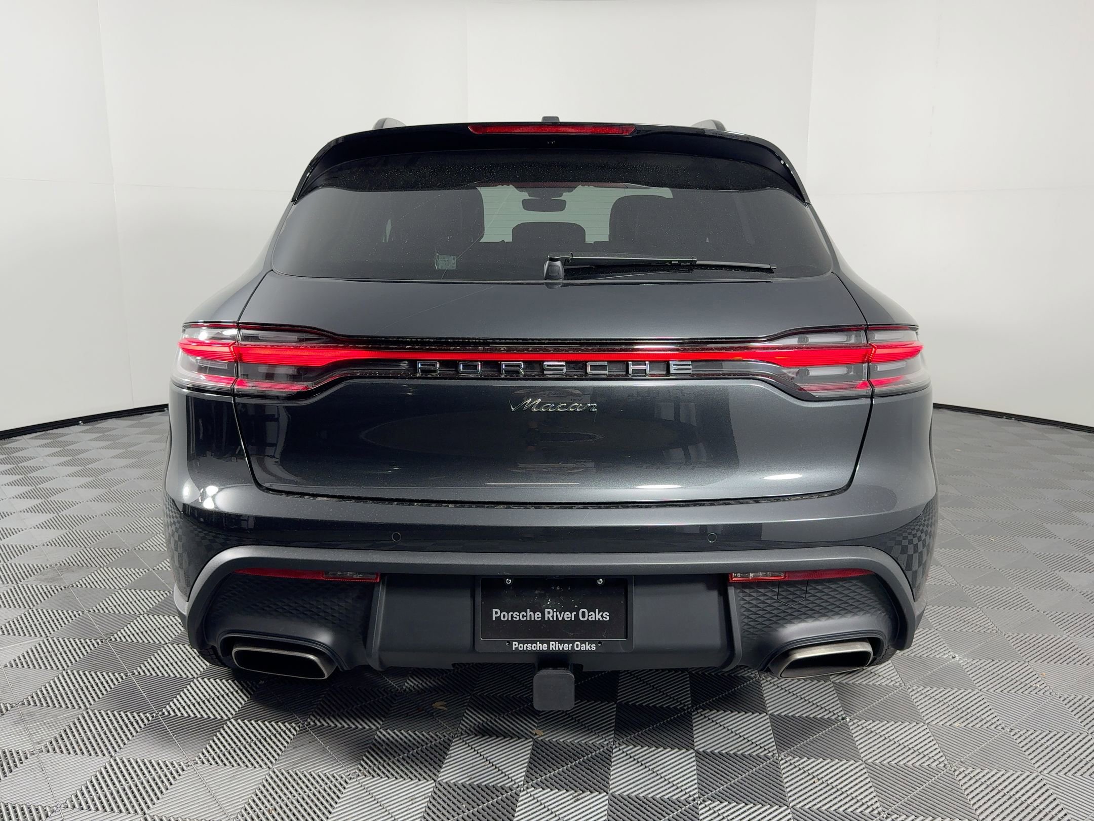Certified 2025 Porsche Macan image 10