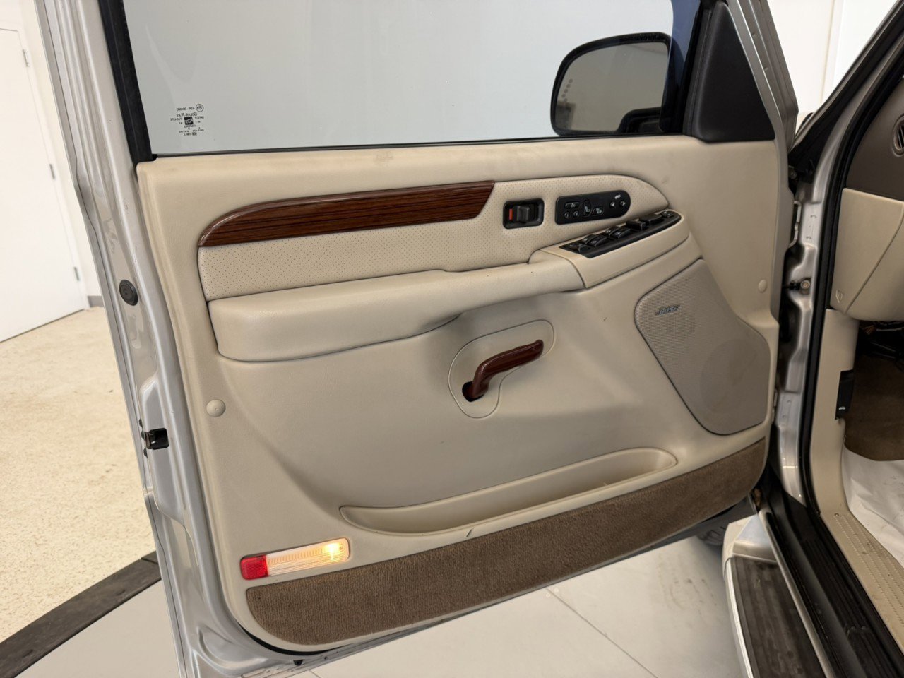 Used 2004 Cadillac Escalade ESV AWD image 17