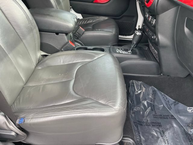 Used 2016 Jeep Wrangler Unlimited Rubicon w/ Dual Top Group AWD/4WD image 14