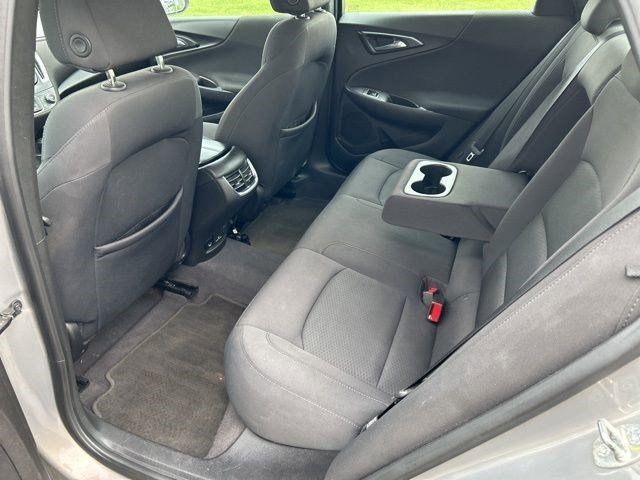 Used 2017 Chevrolet Malibu LT image 30