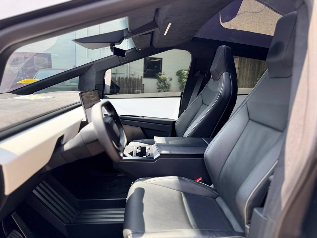 Used 2024 Tesla Cybertruck Cyberbeast AWD/4WD image 17
