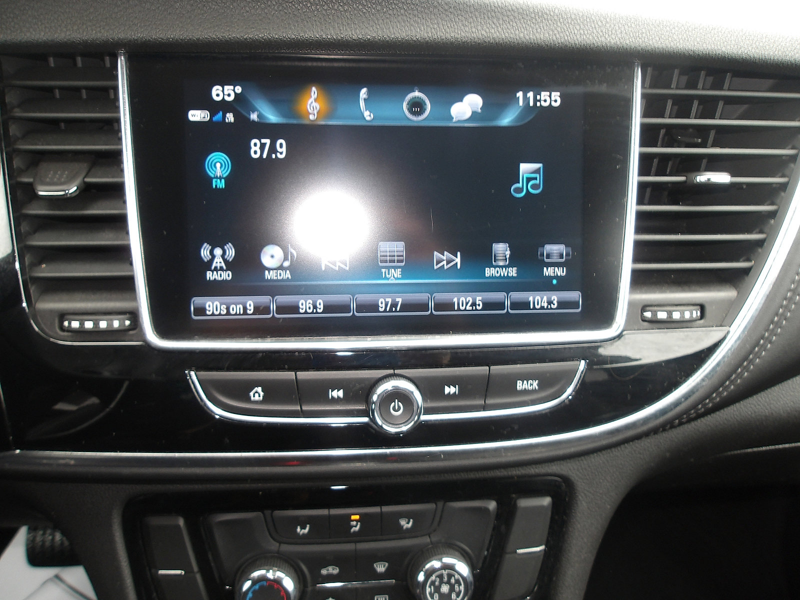 Used 2018 Buick Encore Sport Touring FWD image 18