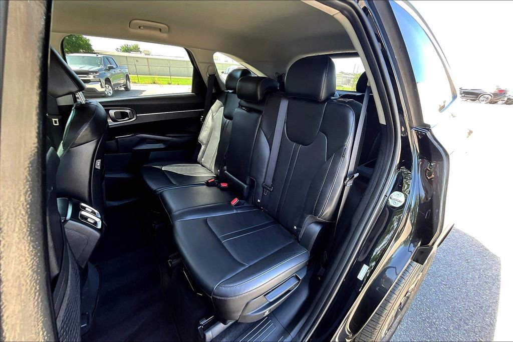 Used 2024 Kia Sorento S image 36