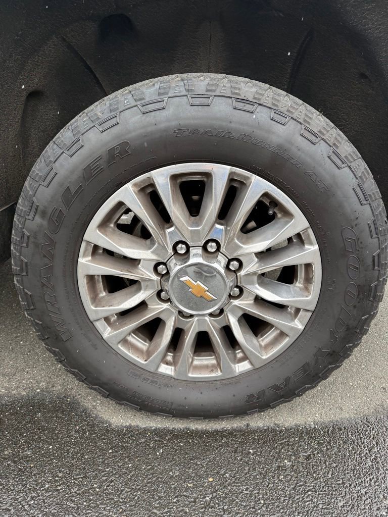 Used 2023 Chevrolet Silverado 2500 High Country w/ Safety Package II image 22