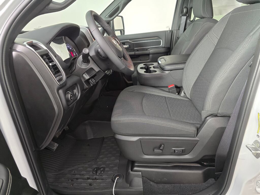 New 2026 RAM 3500 Big Horn AWD/4WD image 16