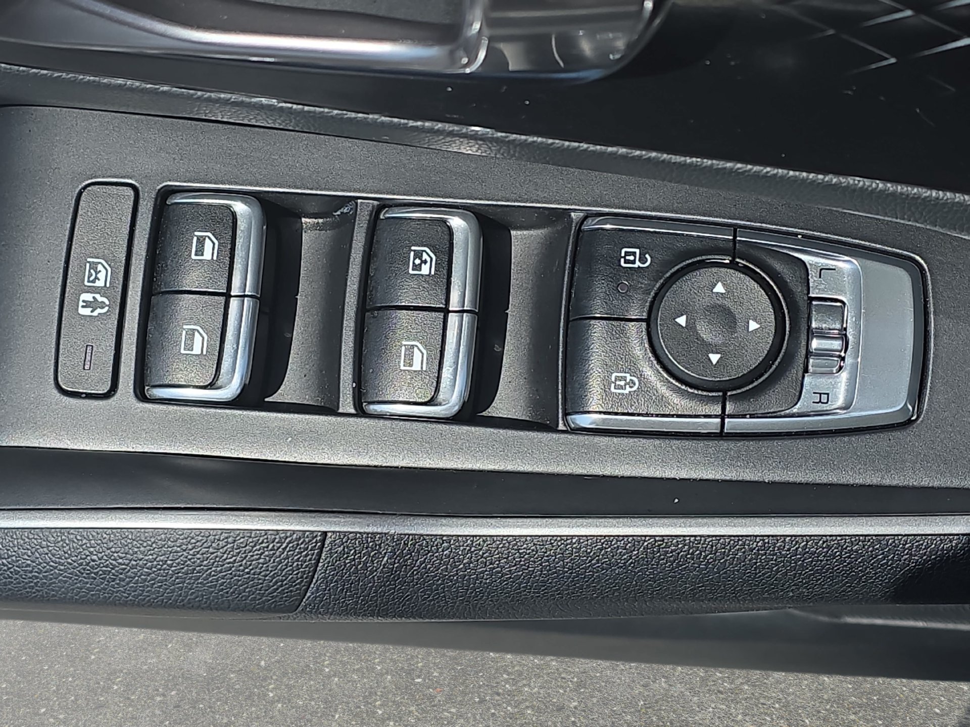 Used 2025 Kia Sorento S w/ Panoramic Sunroof Package FWD image 26