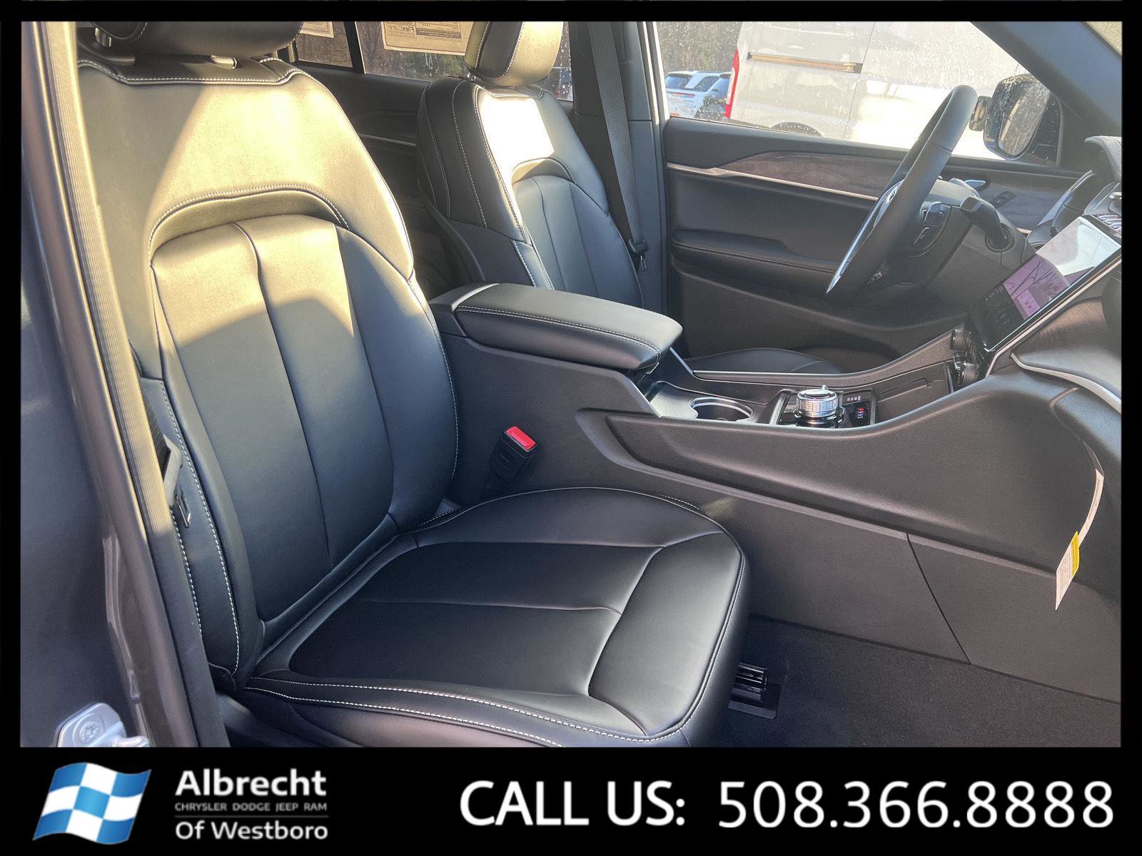 New 2025 Jeep Grand Cherokee Limited image 16