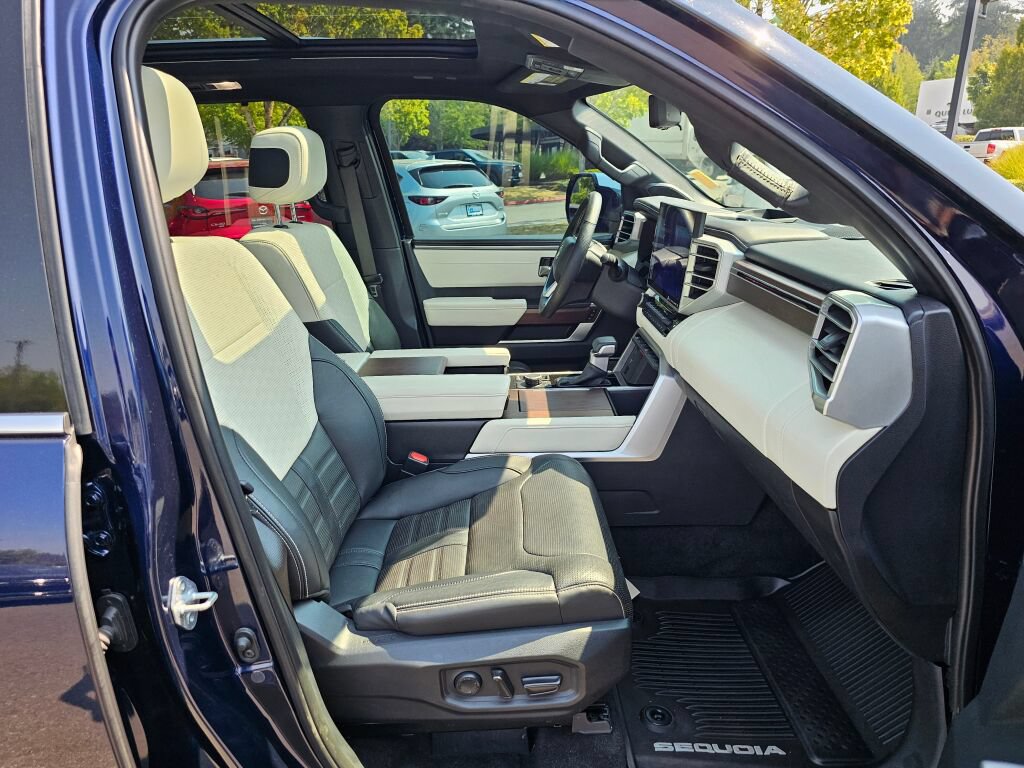 Used 2023 Toyota Sequoia Platinum AWD/4WD image 31