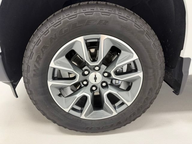 Certified 2025 Chevrolet Silverado 1500 W/T w/ WT Value Package AWD/4WD image 17