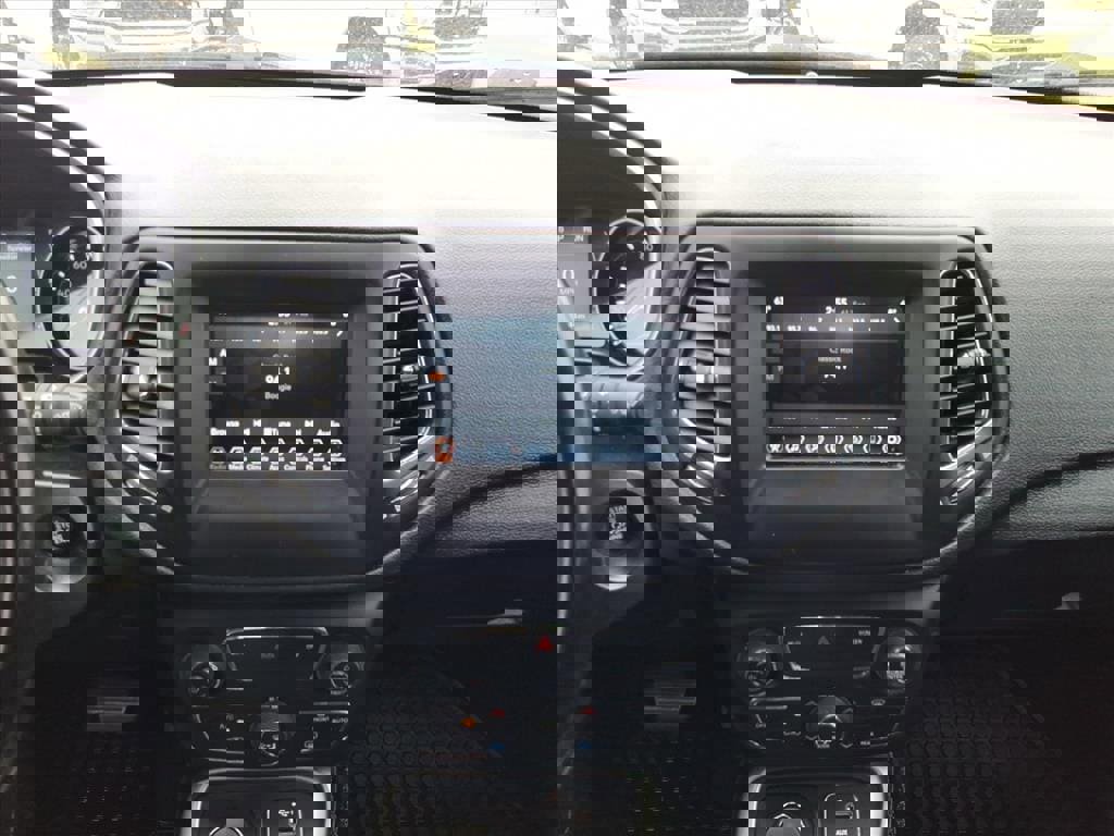 Used 2021 Jeep Compass Sport w/ Cold Weather Group image 9