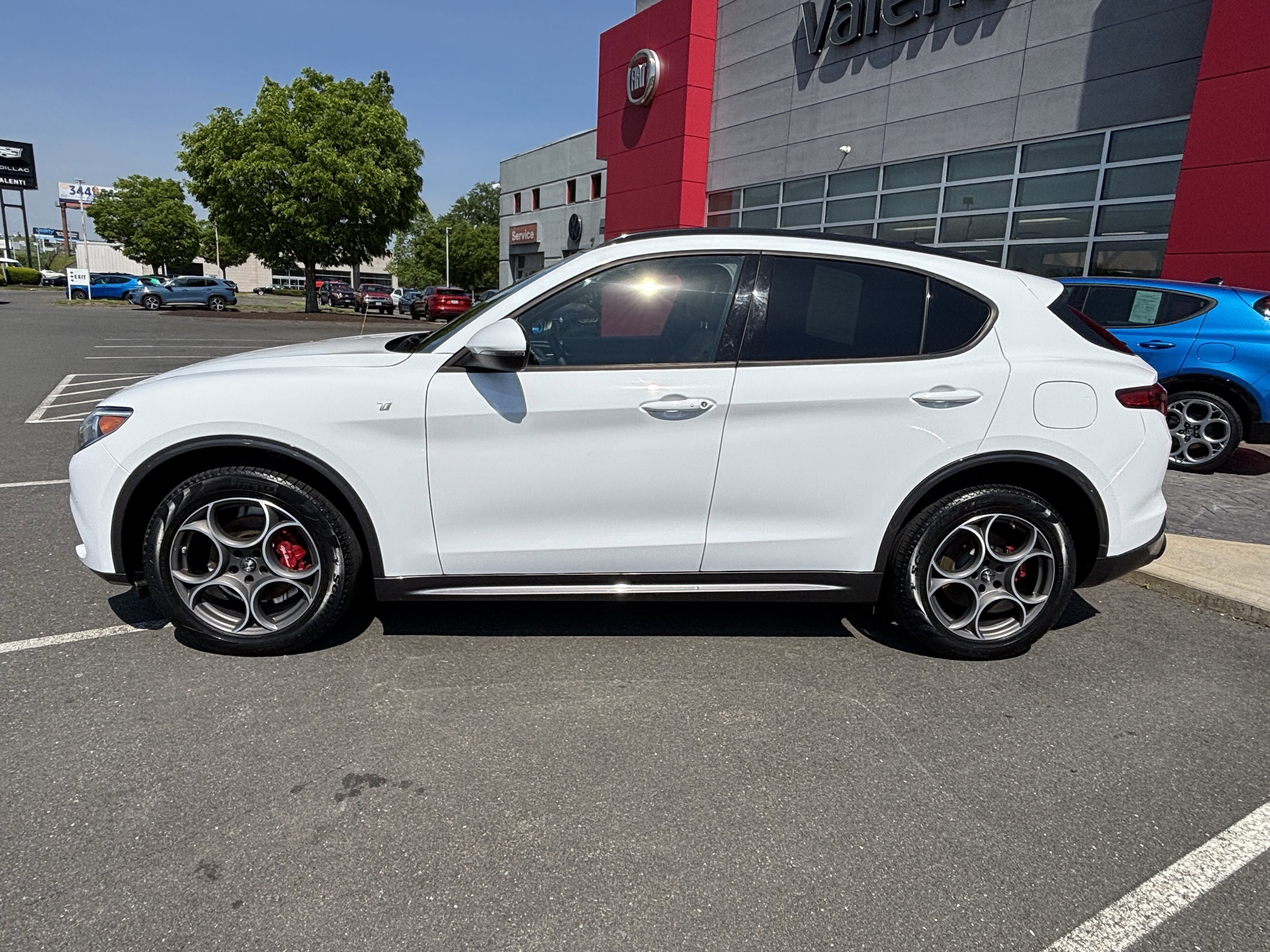 Used 2022 Alfa Romeo Stelvio Ti w/ Active Assist Plus Package AWD/4WD image 8