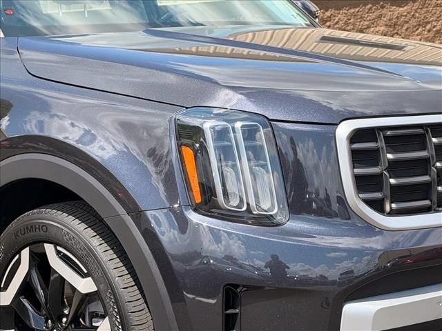 Used 2025 Kia Telluride S FWD image 6