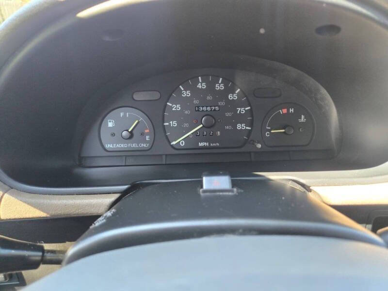 Used 1995 Geo Metro LSi FWD image 18