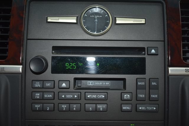 Used 2008 Lincoln Town Car Executive RWD image 26