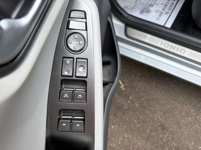 Used 2020 Hyundai Ioniq Limited FWD image 26