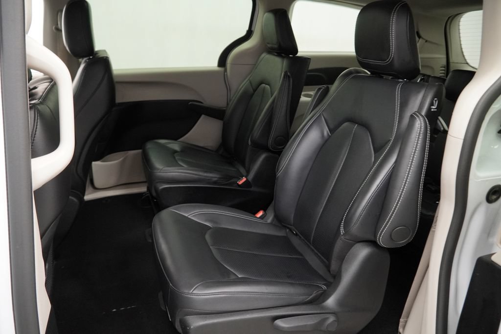 Used 2024 Chrysler Pacifica Limited FWD image 21