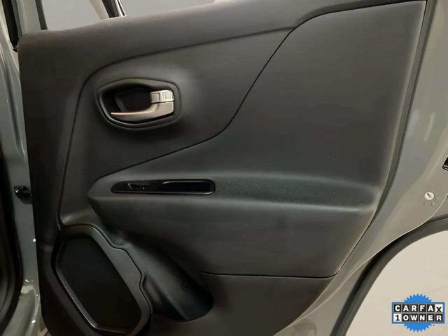 Used 2022 Jeep Renegade Latitude AWD/4WD image 17