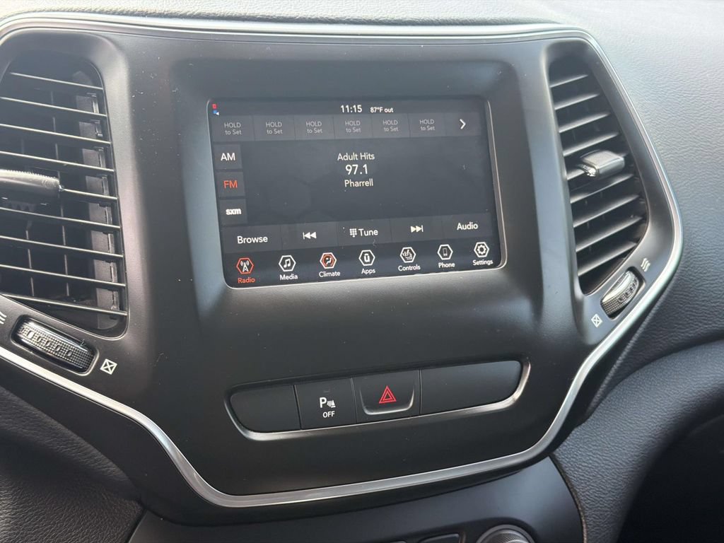 Used 2020 Jeep Cherokee Latitude Plus w/ Cold Weather Group AWD/4WD image 5