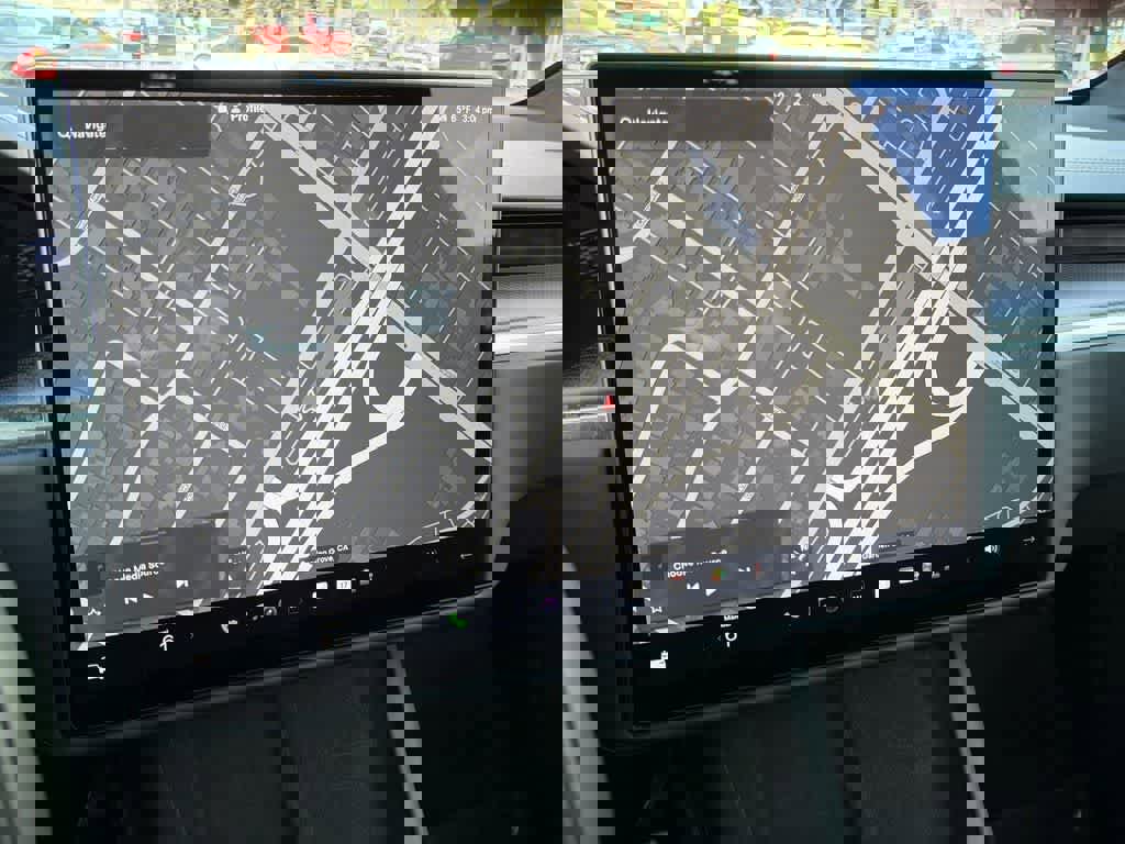 Used 2022 Tesla Model X Plaid image 16