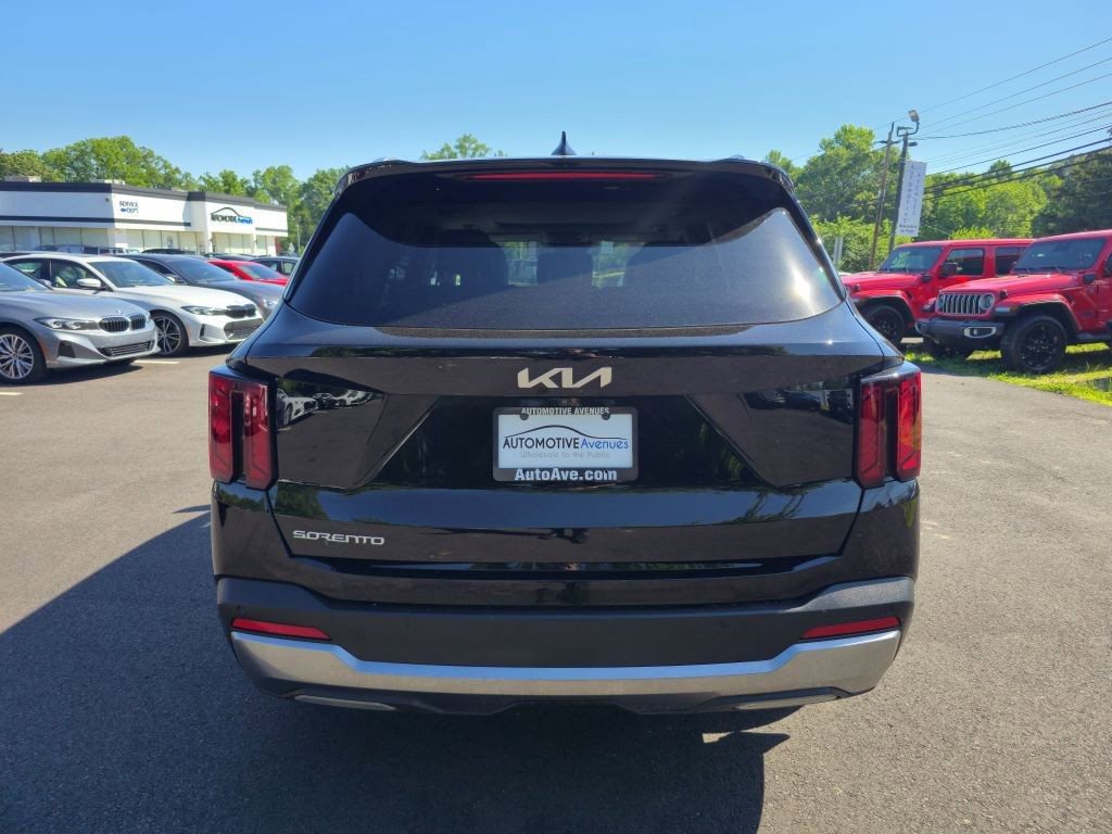 Used 2024 Kia Sorento S w/ Panoramic Sunroof Package FWD image 5