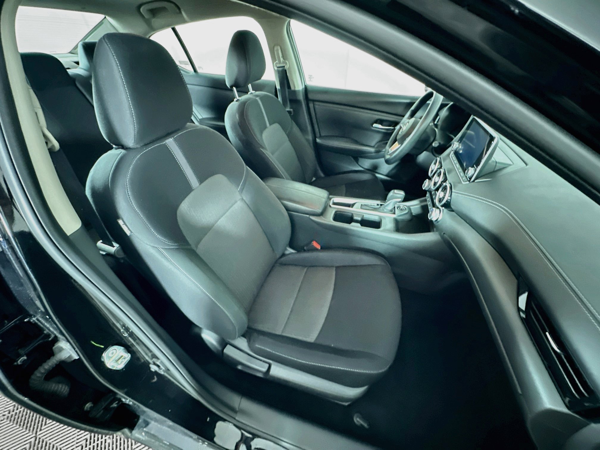 Used 2025 Nissan Sentra SV FWD image 28