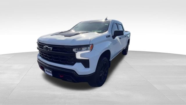 Used 2024 Chevrolet Silverado 1500 LT Trail Boss w/ Convenience Package II AWD/4WD image 2