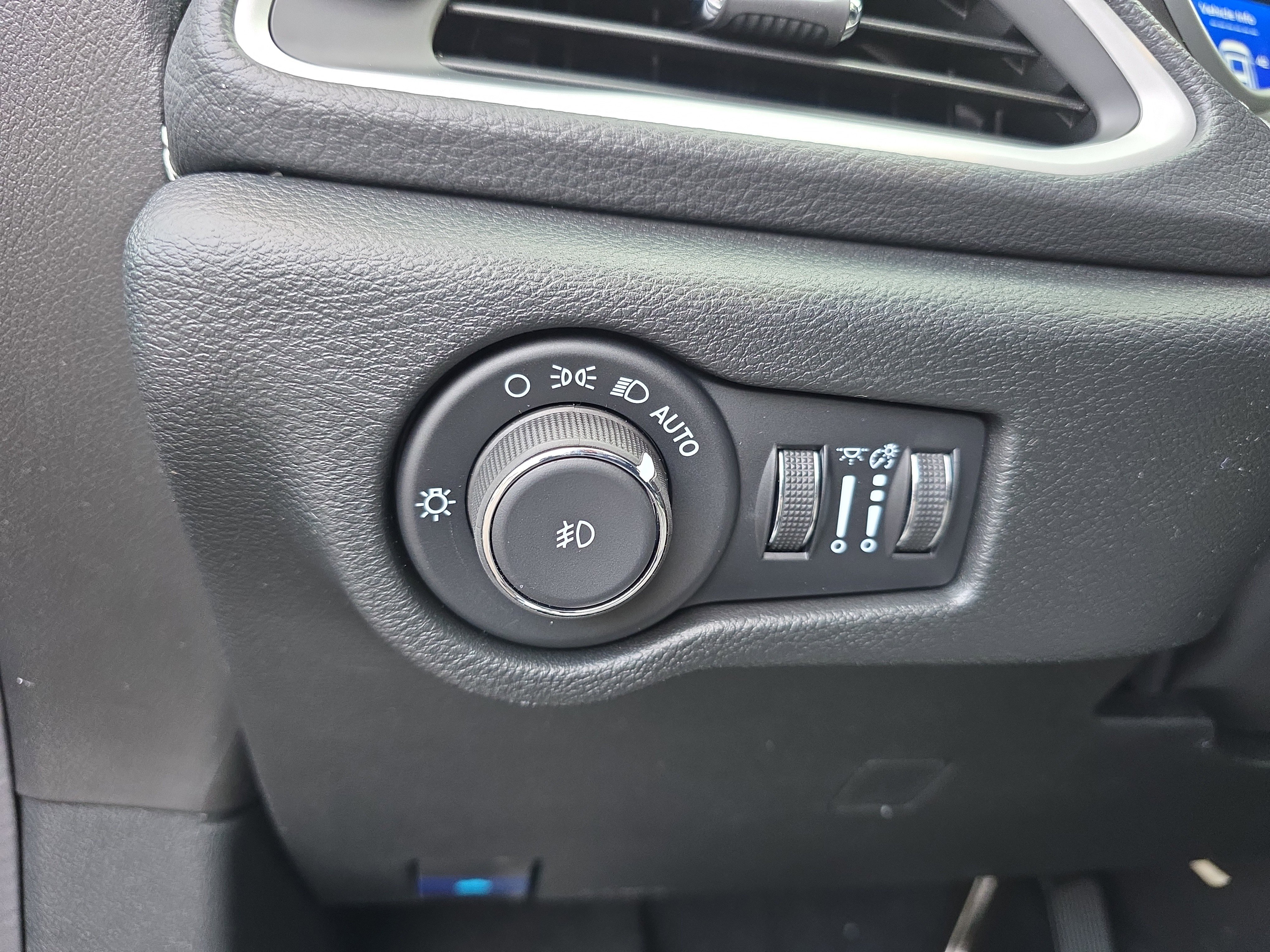 New 2026 Chrysler Pacifica Select image 12